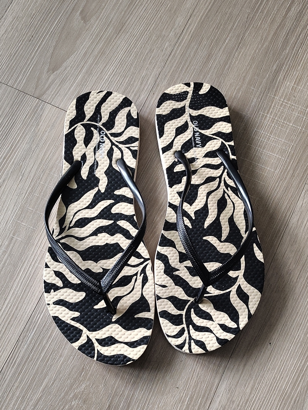 Old Navy Black and Cream Zebra-Print Flip Flops - Women's Sandals
